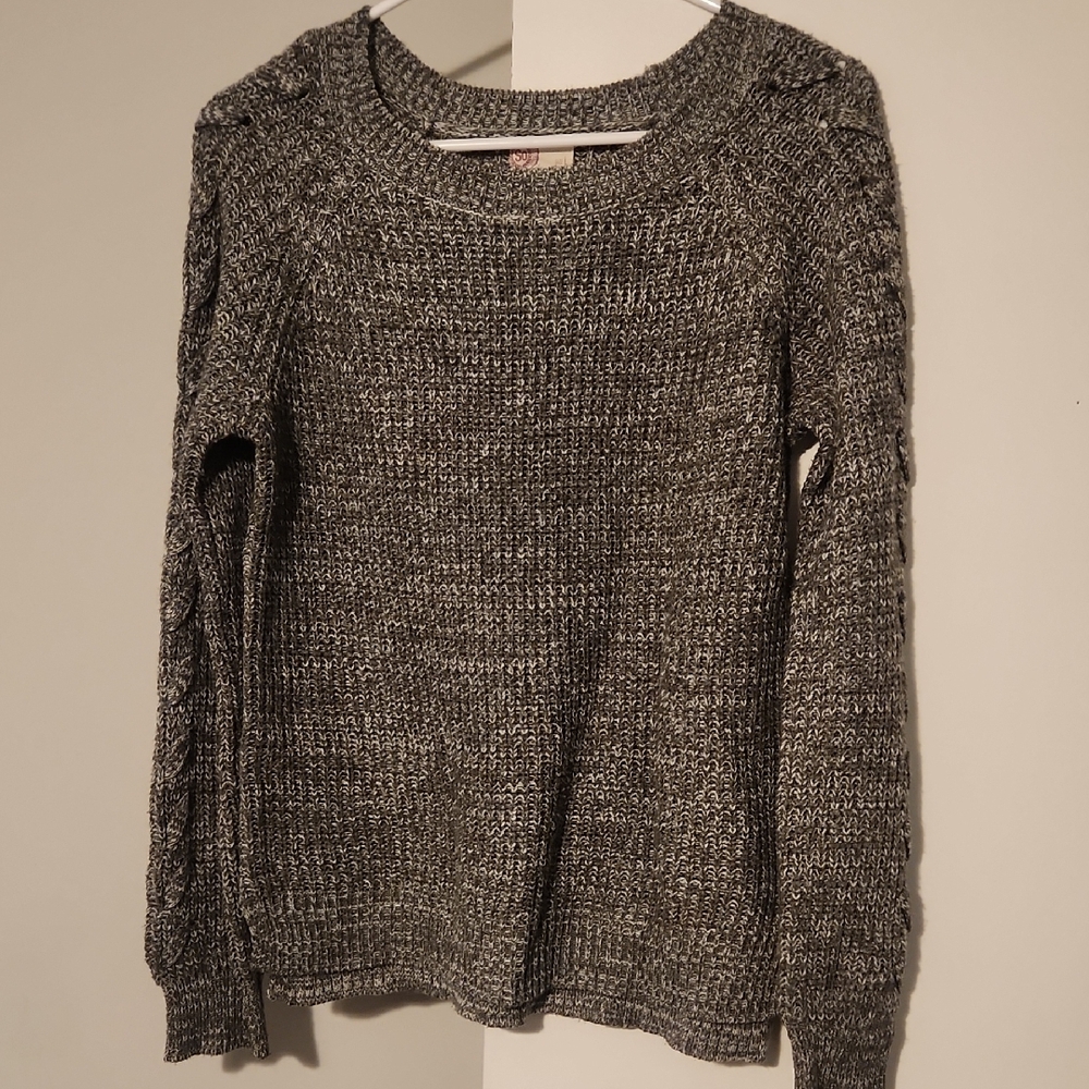Heritage Gray Crew Neck Sweater with Ribbed Knit
